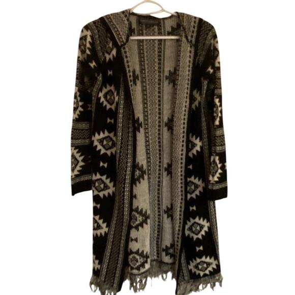 Almost Famous Tribal Fringe Cardigan Black Gray Aztec Pattern Size S - Picture 2 of 7